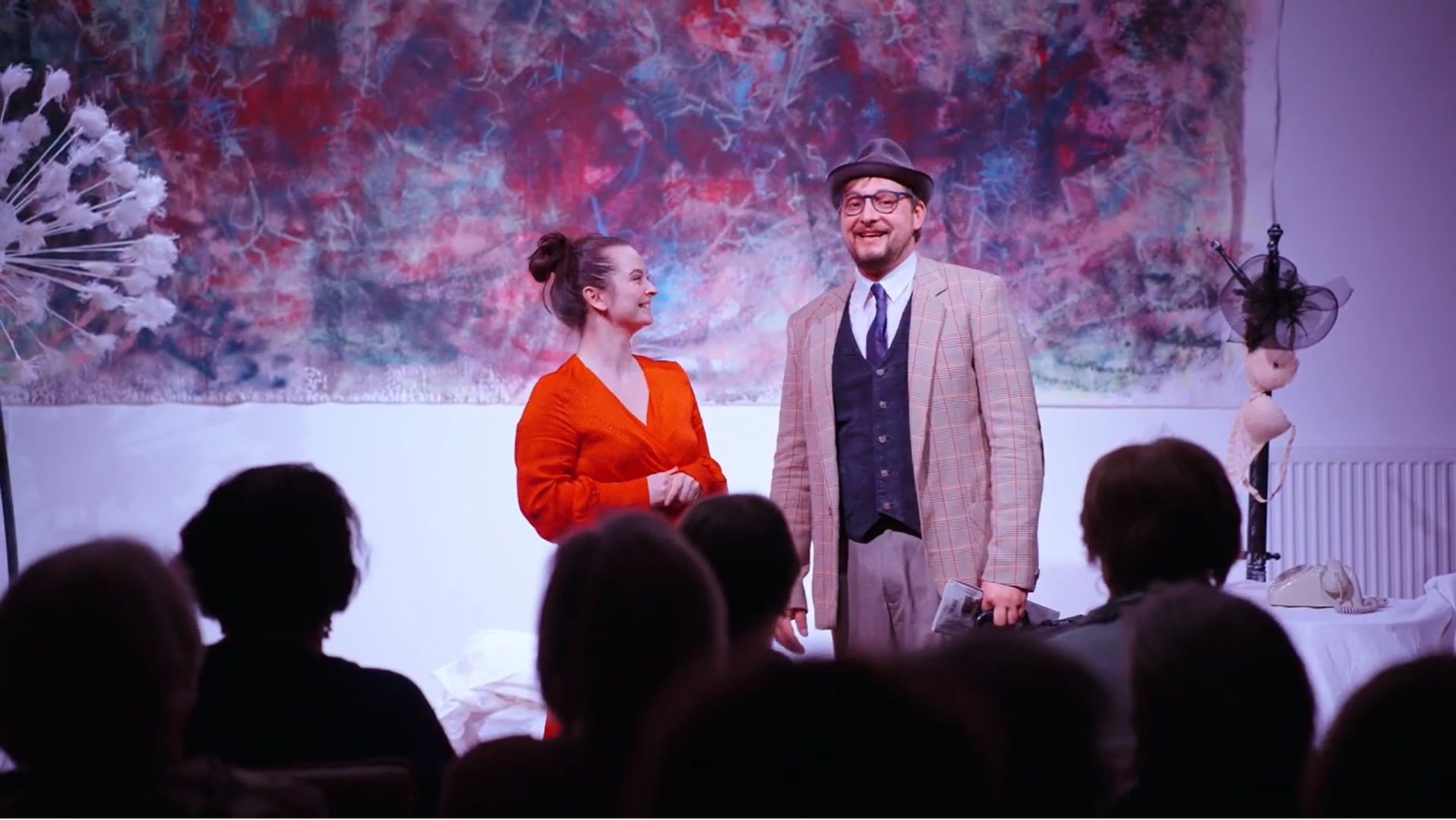 A művésznő lepedője – A vajdasági Perem Magyar Színházi Egyesület produkciója. MAGYARSÁG HÁZA TEÁTRUM.